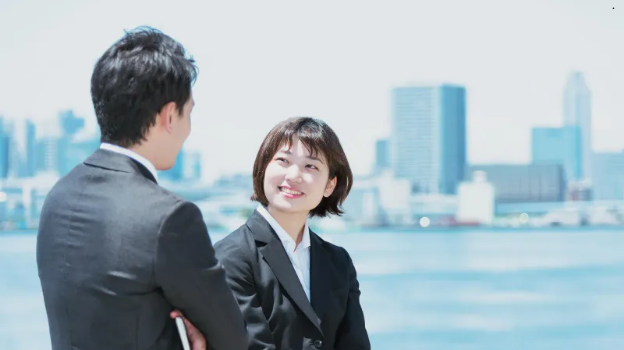 바쁜 직장인 연애, 30대 '자만추'가 불가능한 이유와 현실적인 대안